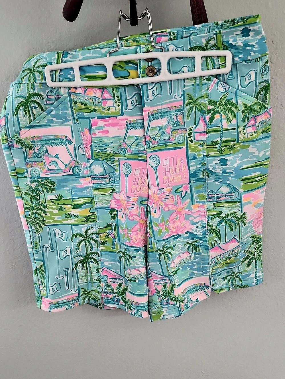 Lilly Pulitzer  Luxletic Golf Shorts Printed Bermuda Shorts in Blue & Pink. Sz 8